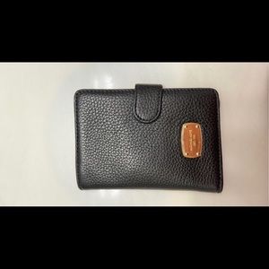Michael Kors card holder *** GREAT CONDITION NEVER USED***